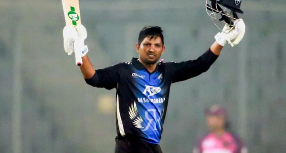 দলে সুযোগ পেয়ে যে বিশ্বরেকর্ডের সামনে দাঁড়িয়ে রনি