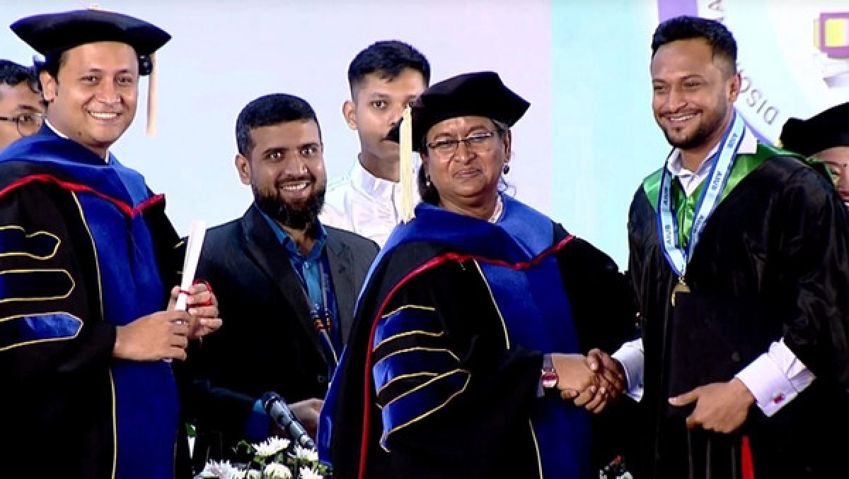 অবশেষে সাকিবের গ্র্যাজুয়েট হওয়ার স্বপ্ন পূরণ
