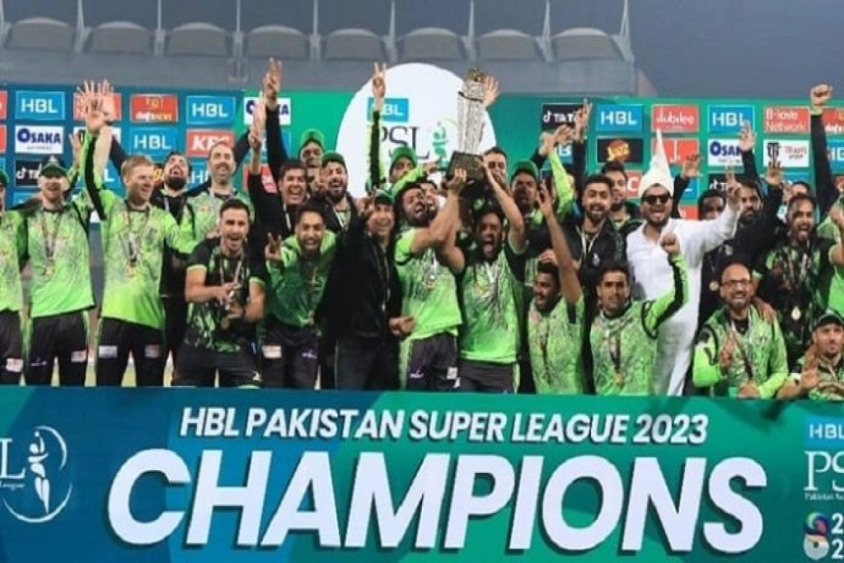 পিএসএলে লাহোর কালান্দার্স চ্যাম্পিয়ন হওয়ায় ক্রিকেটাররা পেল জমি-আইফোন