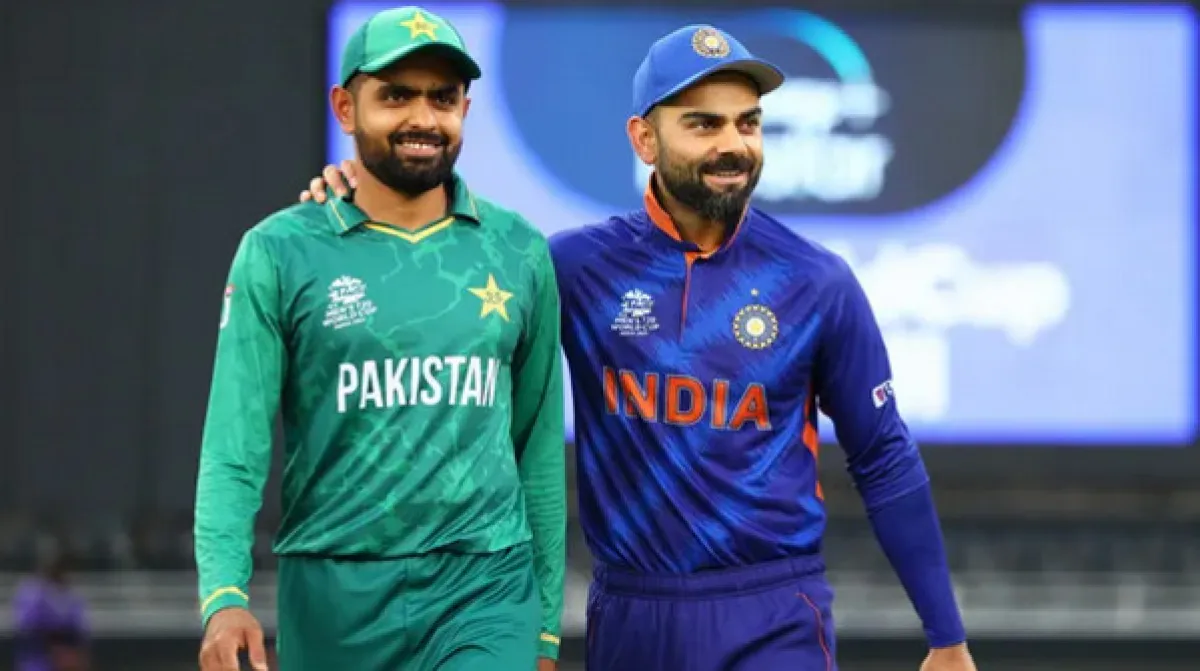 বাবরকে বড় করে কোহলিকে ছোট করলেন ইমরান খান