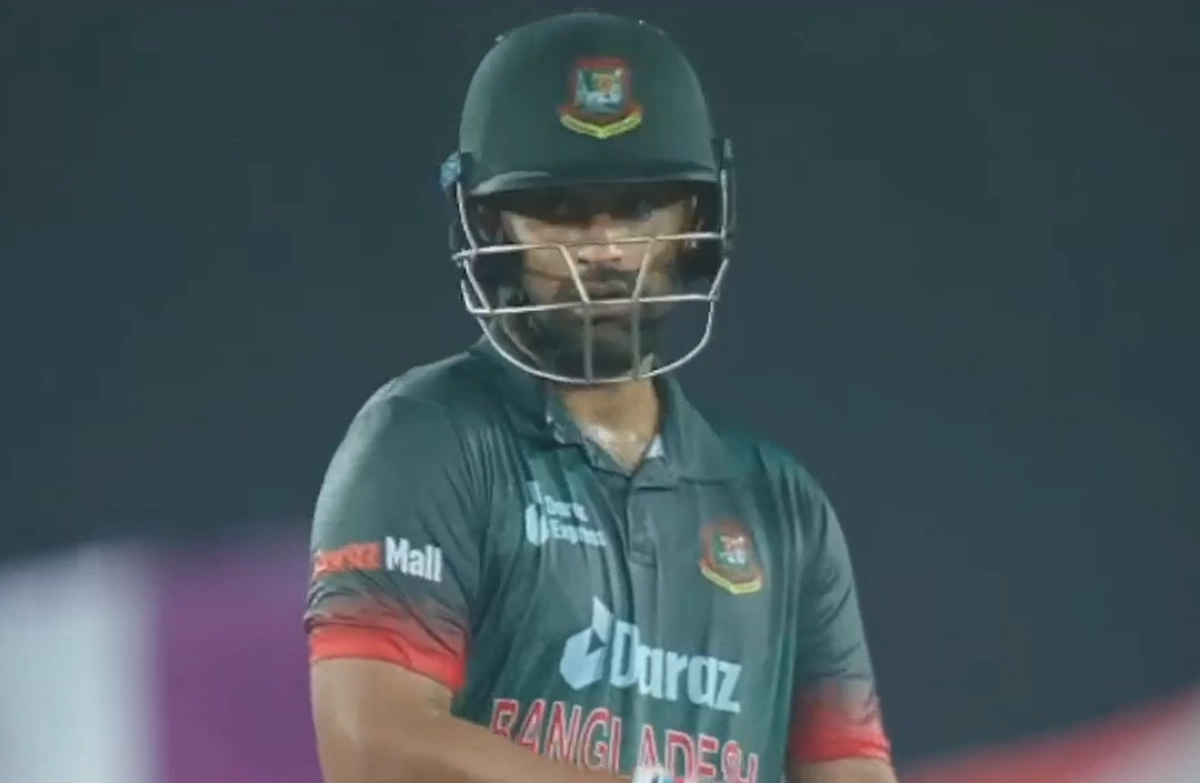 এলোমেলো ভাবে এগিয়ে যাচ্ছে বাংলাদেশ ৫ উইকেট হারিয়ে বাংলাদেশের সর্বশেষ স্কোর