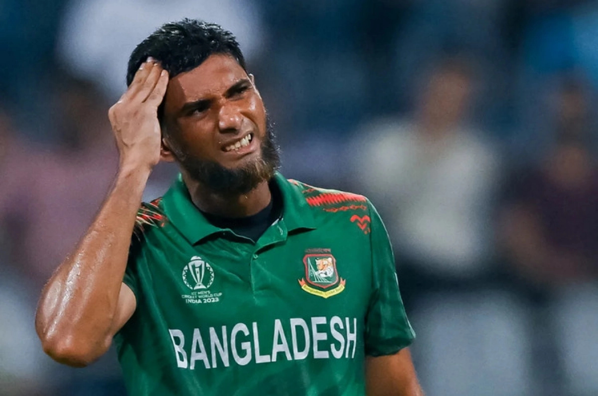 সেই মাহমুদউল্লাহই দলের লজ্জা কমাতে একাই লড়ছেন
