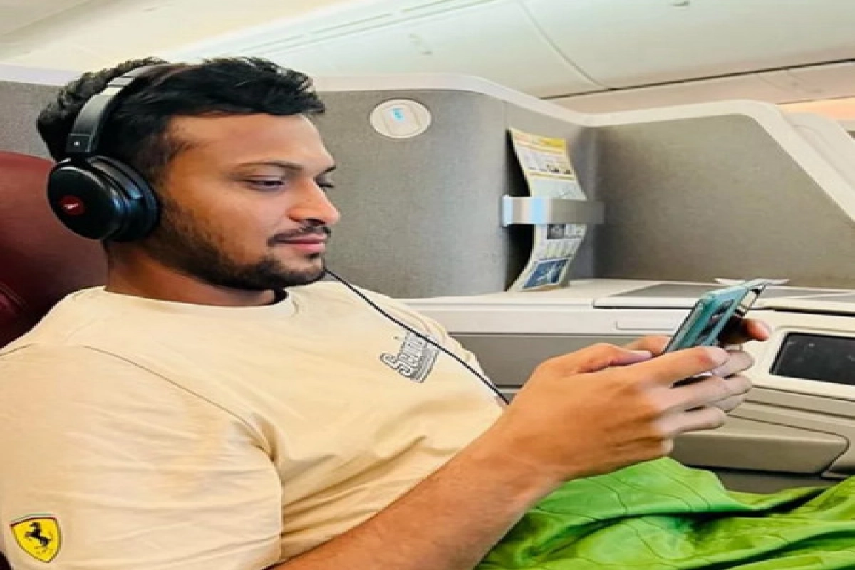 দেশে থাকতে না পেরে দলের সঙ্গে যোগ দিচ্ছেন সাকিব