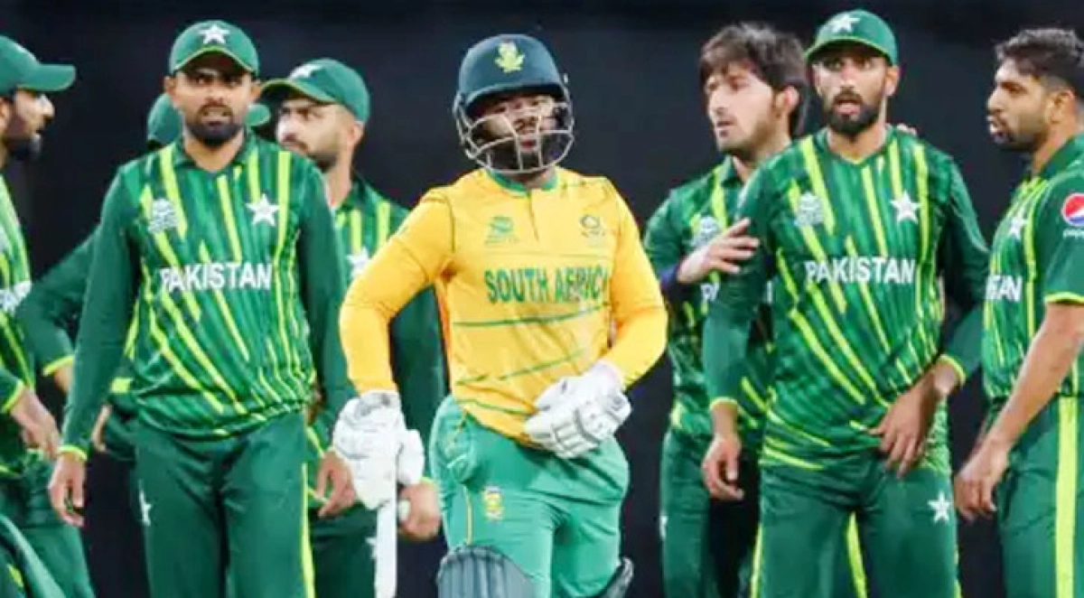 টিকে থাকার লড়াইয়ে পাকিস্তানের নতুন একাদশের তালিকা প্রকাশ