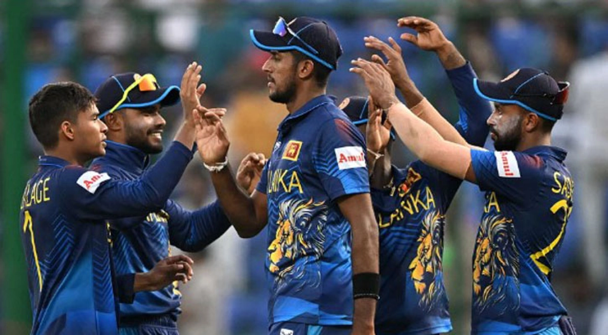 টানা হারের পর আবার নতুন বিপদে শ্রীলঙ্কার ক্রিকেটার ও কোচিং স্টাফ