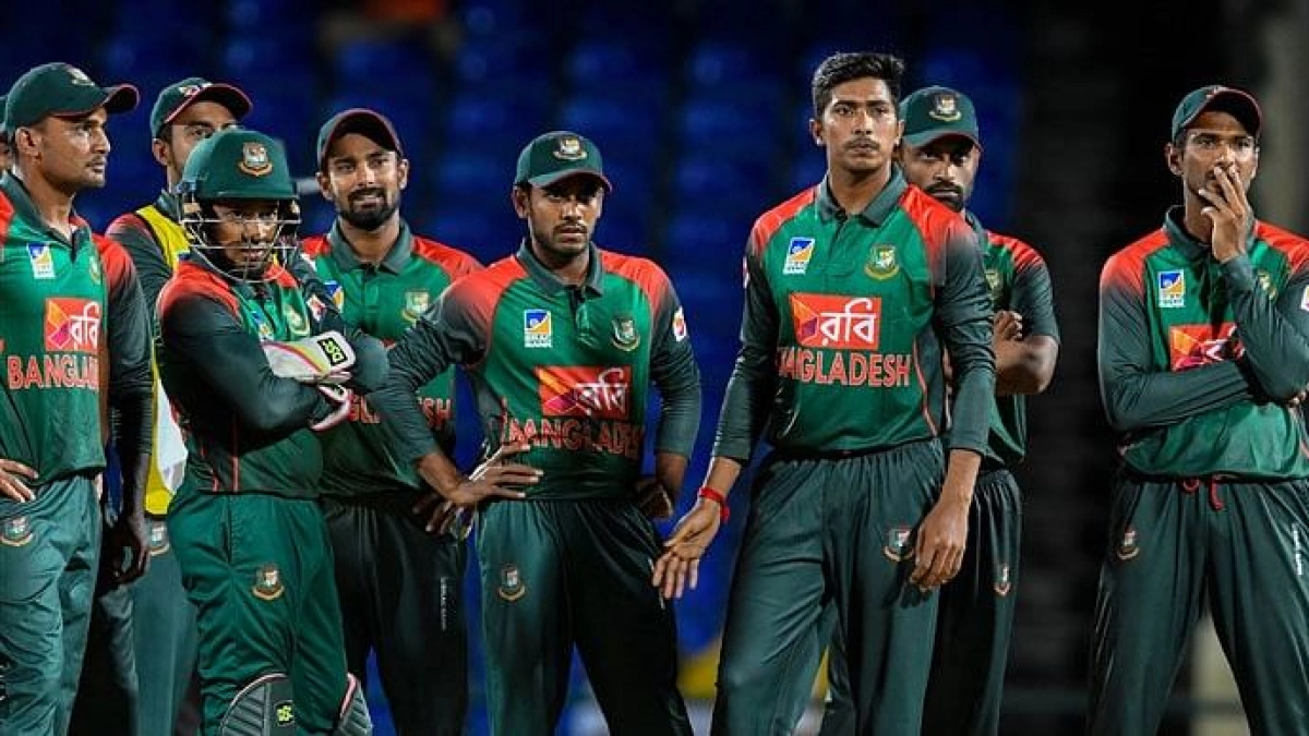 বাংলাদেশী ক্রিকেটারদের বিশ্বকাপ ছেড়ে দেশে আসা নিয়ে আবারো বিতর্ক