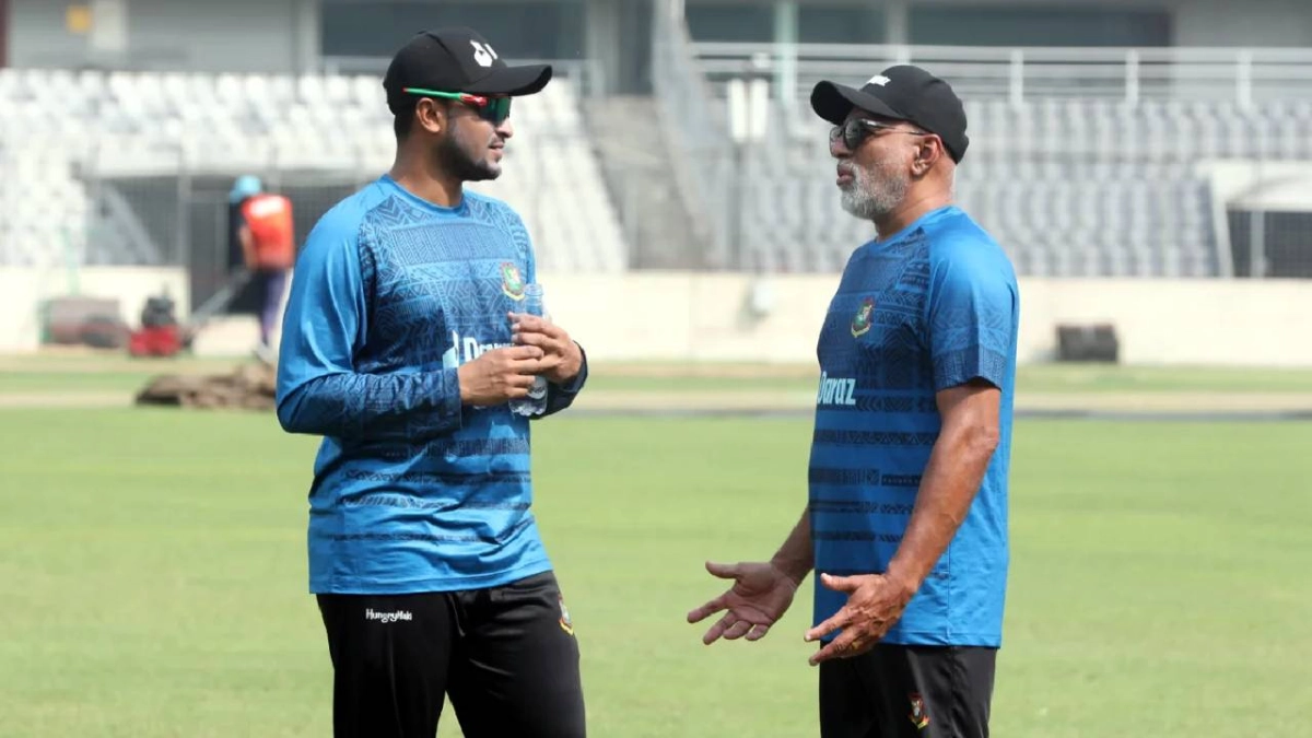 সাকিবের বিতর্কীত সিধান্ত নেওয়ায়, সাকিব হাথুরুরের নতুন দ্বন্দ নিয়ে সমালোচনা