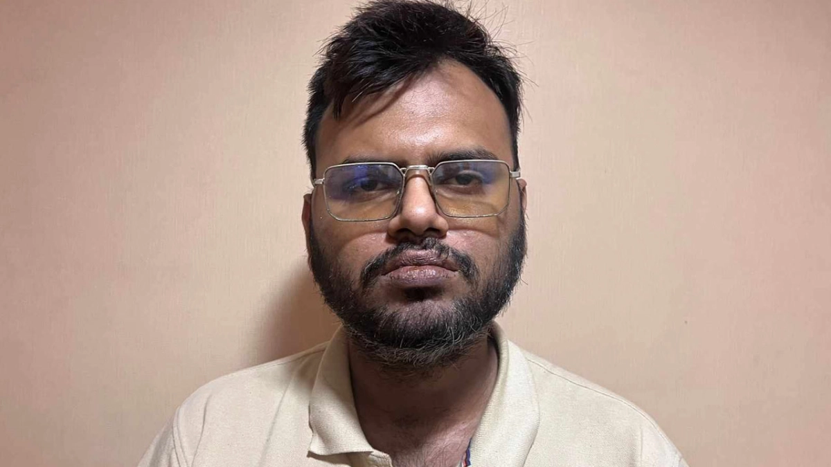 পুলিশের সঙ্গে চা খেতে এসে একি ঘটলো সহকারী সচিবের