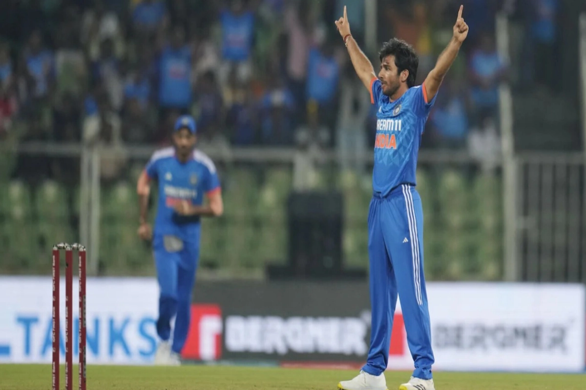 অজিদের বিপক্ষে বিশ্বকাপের প্রতিশোধ নিচ্ছে ভারত