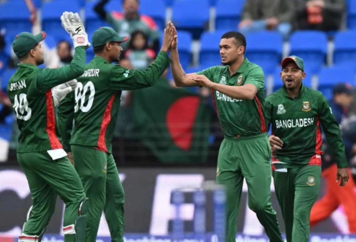 বাংলাদেশের নিয়ন্ত্রিত বোলিংয়ে চাপে পড়ল নিউজিল্যান্ড