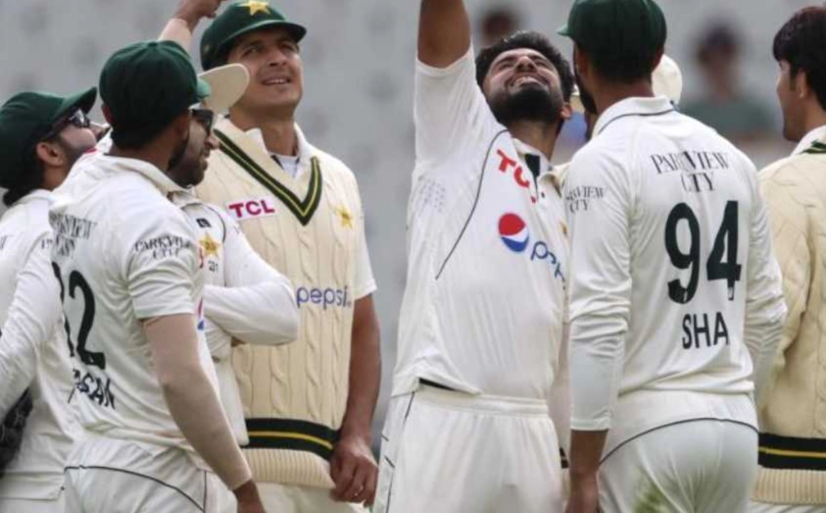 অস্ট্রেলিয়া ও পাকিস্তানের ম্যাচ কিছু সময় বন্ধ রাখতে হয় কারণ জানলে যে কেউ চমকে যাবেন