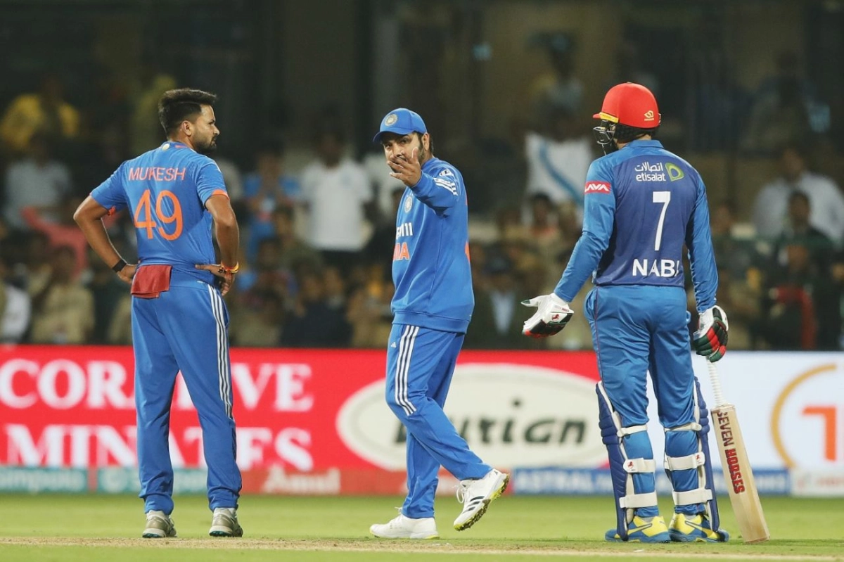 দুই সুপার ওভারে ব্যাটিং, রোহিত কি নিয়ম ভেঙেছেন