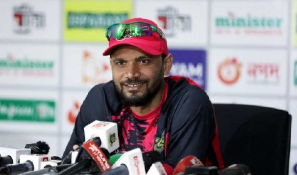 প্রথম বলেই বাজিমাত করলেন মাশরাফি