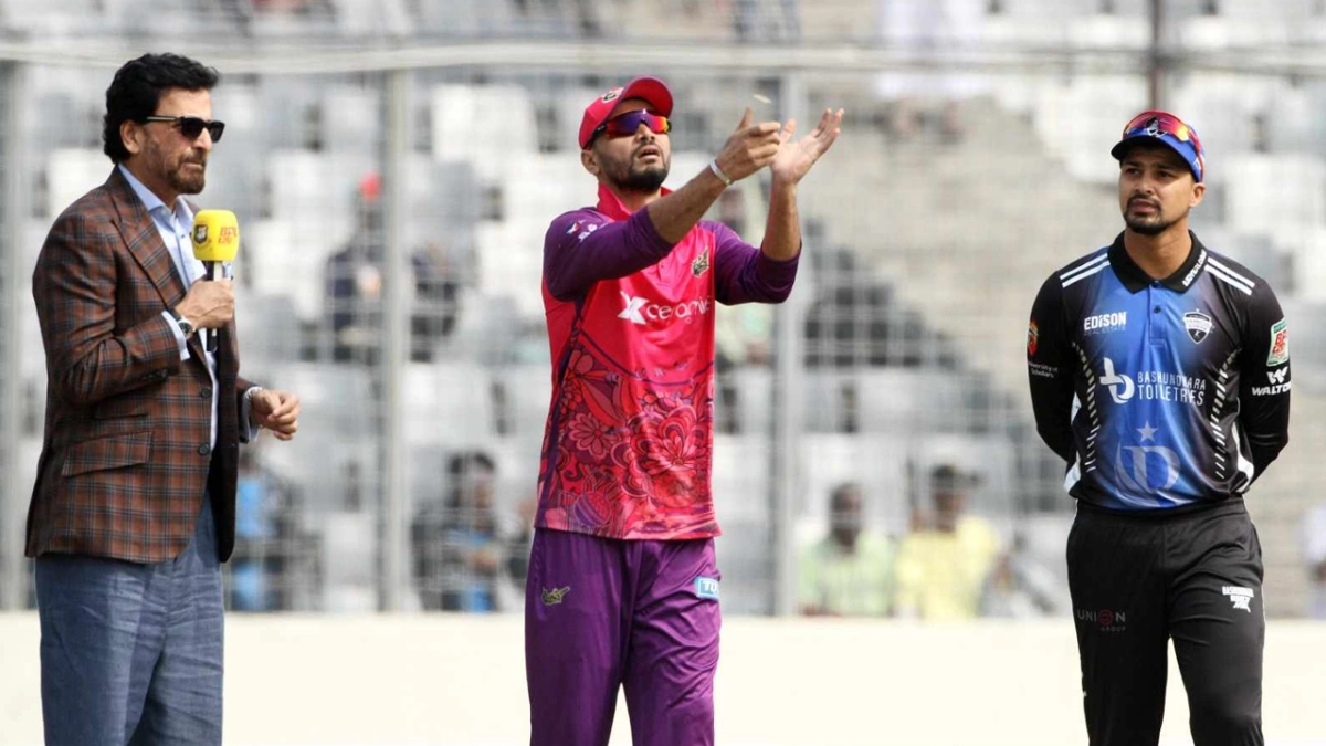 বাবরকে নিয়ে ফিল্ডিংয়ে সাকিবের রংপুর