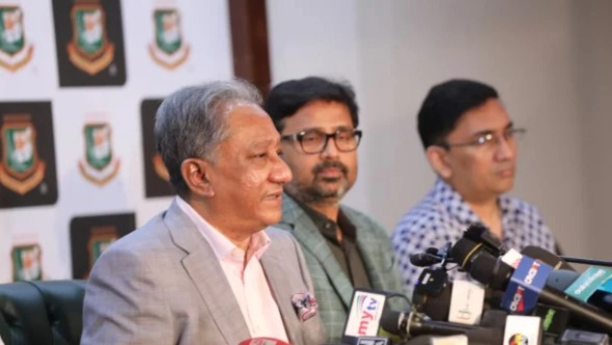 নতুন ক্রীড়ামন্ত্রী নাজমুল হাসানের সঙ্গে বৈঠক করলেন বাফুফে কর্মকর্তারা