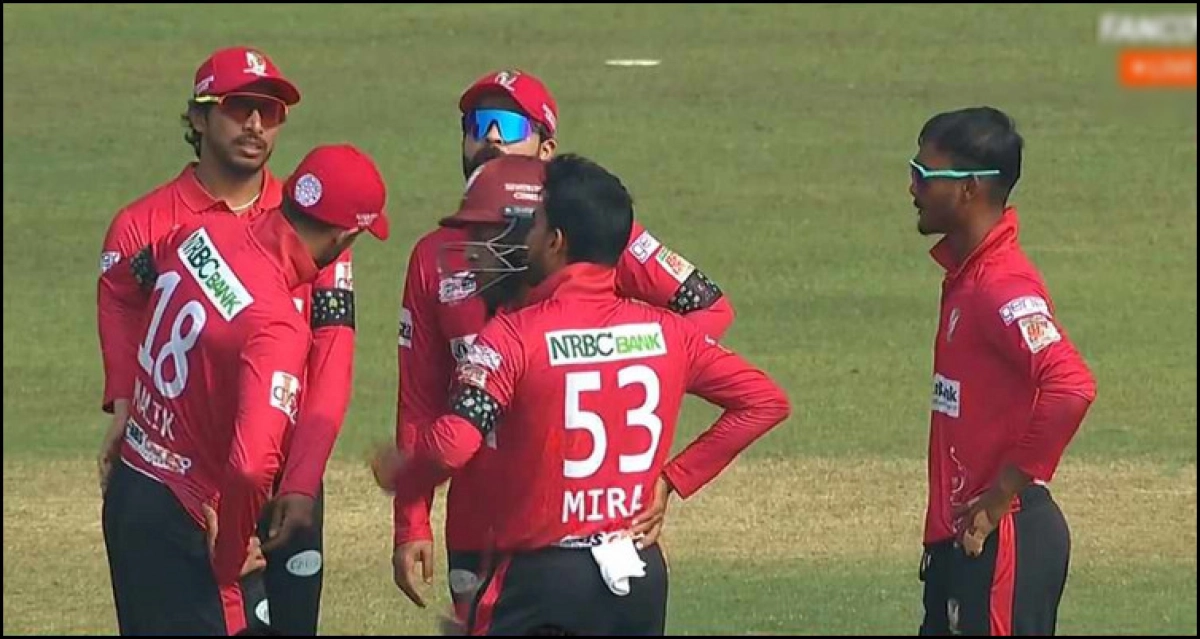 শোয়েব মালিককে নিয়ে মাঠে বরিশাল, ১০ ওভারে শেষে স্কোর-