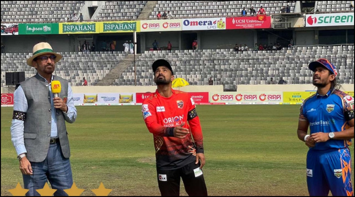 খুলনার বিপক্ষে ব্যাটিংয়ে কুমিল্লা, দেখে নিন একাদশ