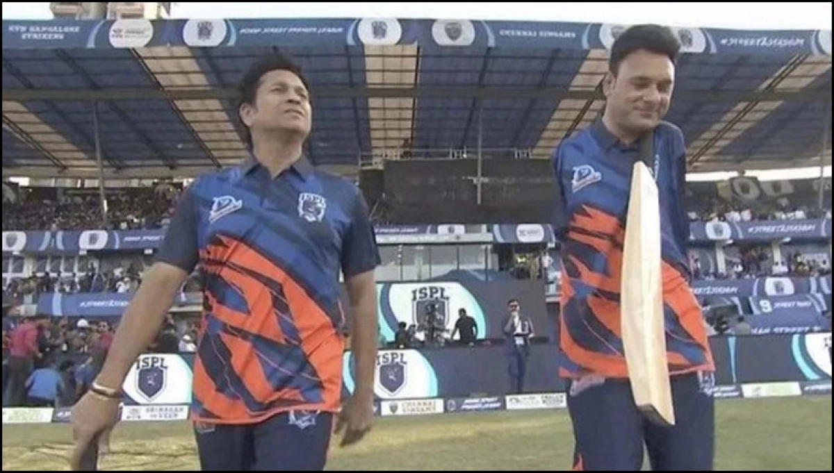 দুই হাত নেই তবুও খেলেন ক্রিকেট!
