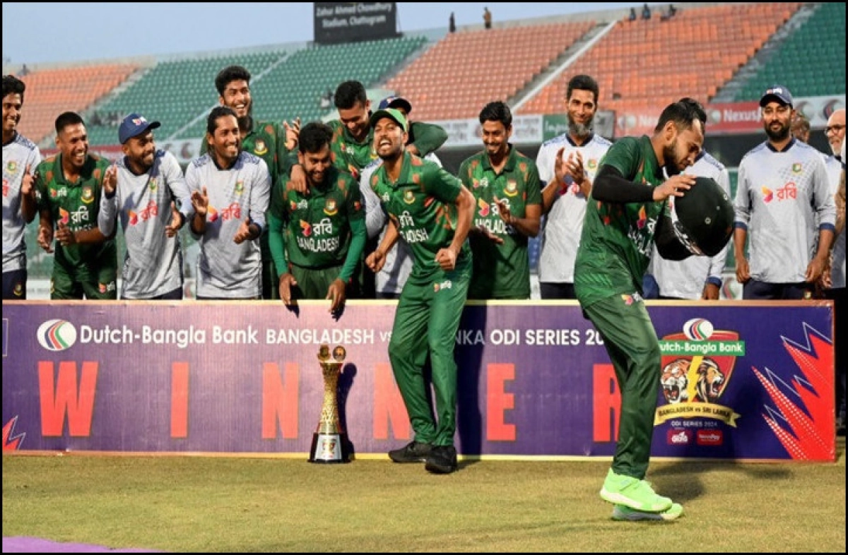 বড় শাস্তির মুখে মুশফিক, মুখে রুমাল দিয়ে বসে থাকবে ক্রিকেটাররা