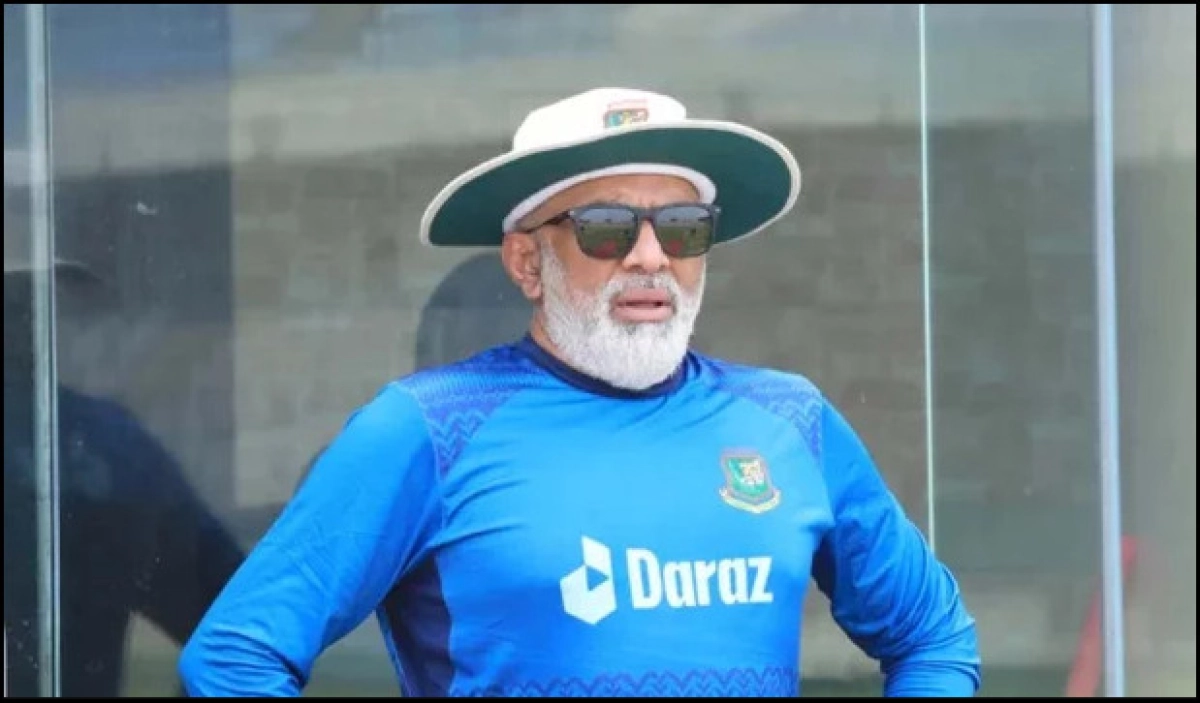 এবার চট্টগ্রাম টেস্ট দল ফেলে অস্ট্রেলিয়ায় গেলেন হাথুরুসিংহে