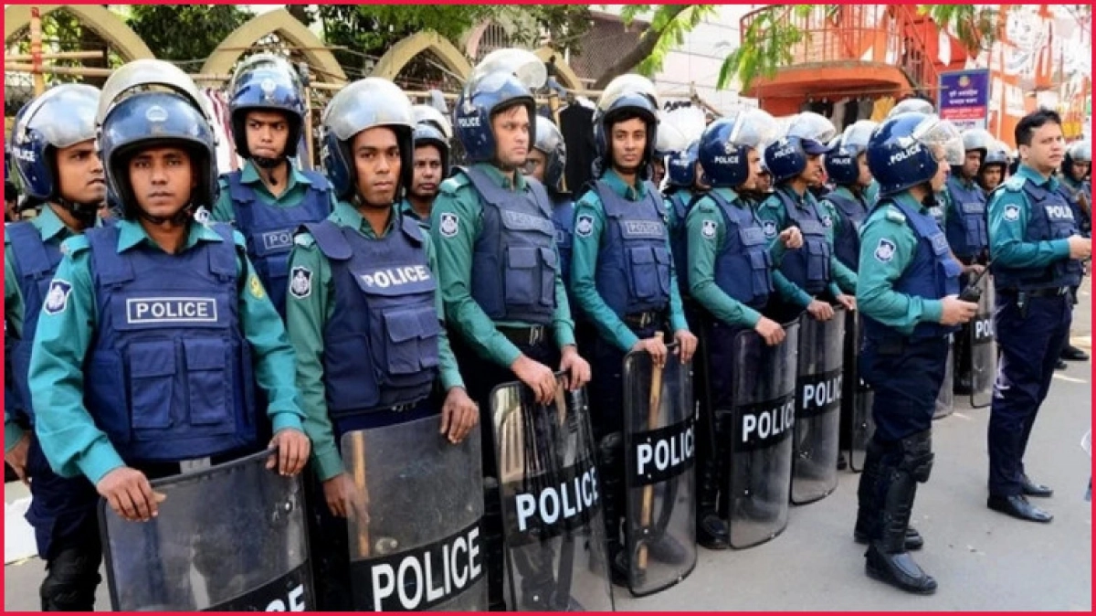 ব্রেকিং নিউজ ; সাকিবের বাড়িতে কঠোর পুলিশি নিরাপত্তা জোরদার
