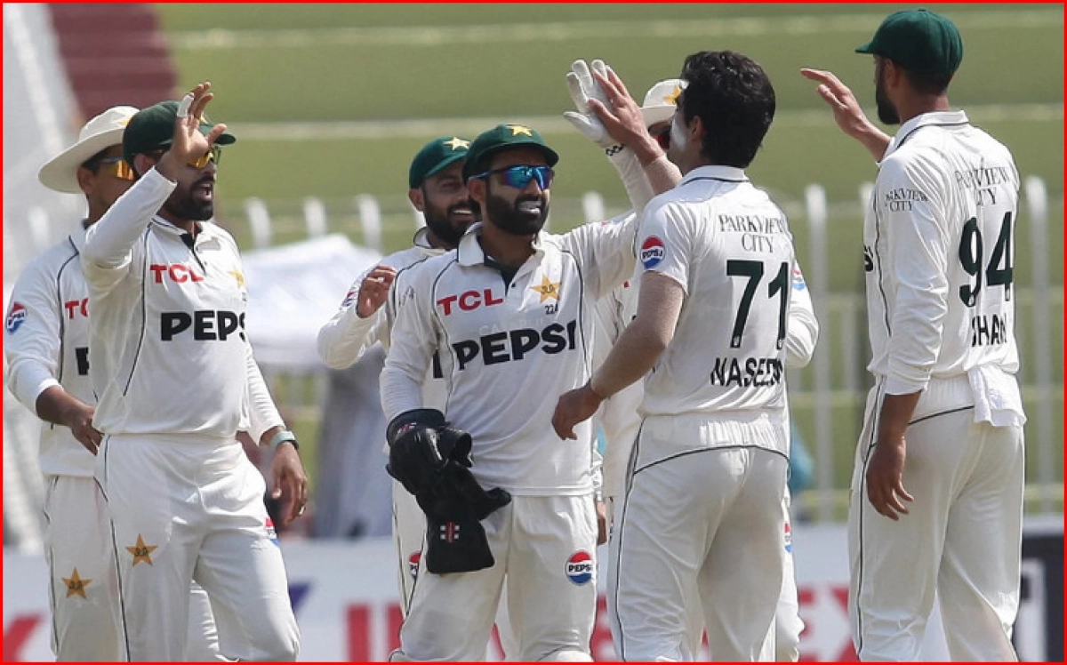 বাংলাদেশের বিপক্ষে ১০ উইকেটে লজ্জার হারের পর দ্বিতীয় টেস্টে প্রযুক্তির সয়াহতা নিয়ে চমক রেখে শাক্তিশাল দল ঘোষণা করলো পাকিস্তান