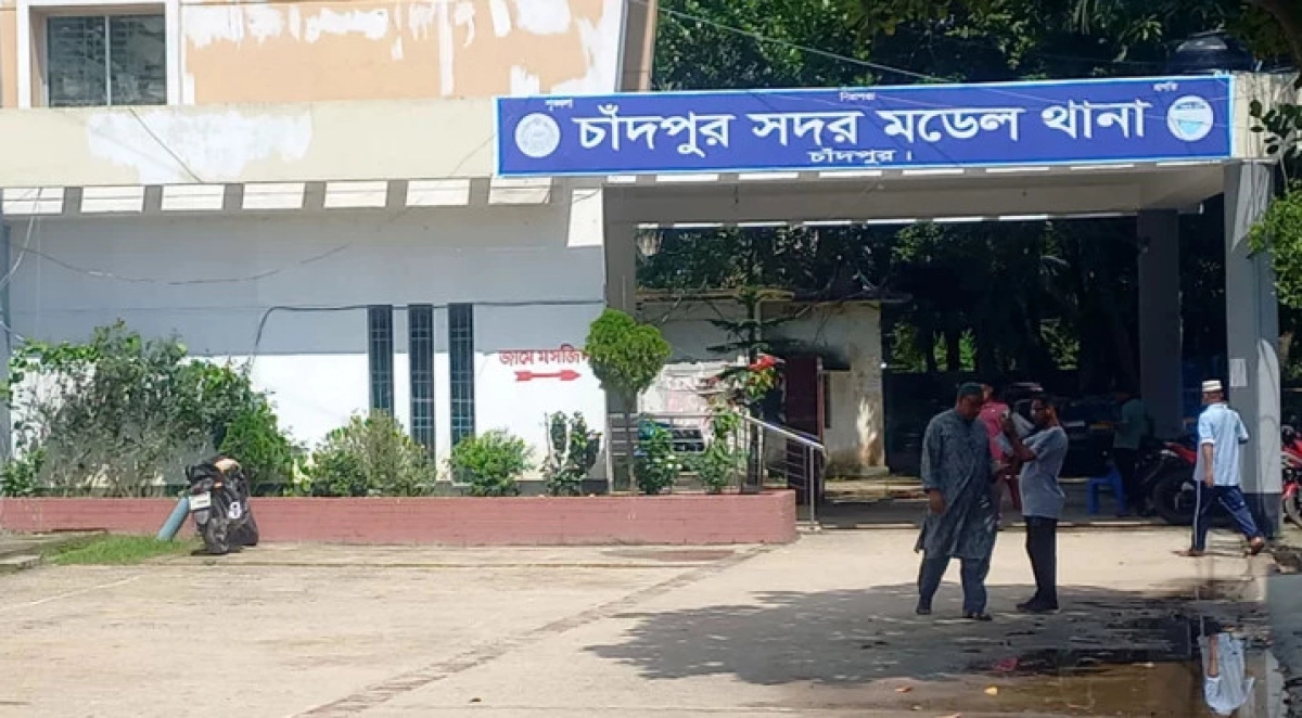 থানায় ঢুকে যে কারনে পুলিশকে পেটালো ছাত্ররা