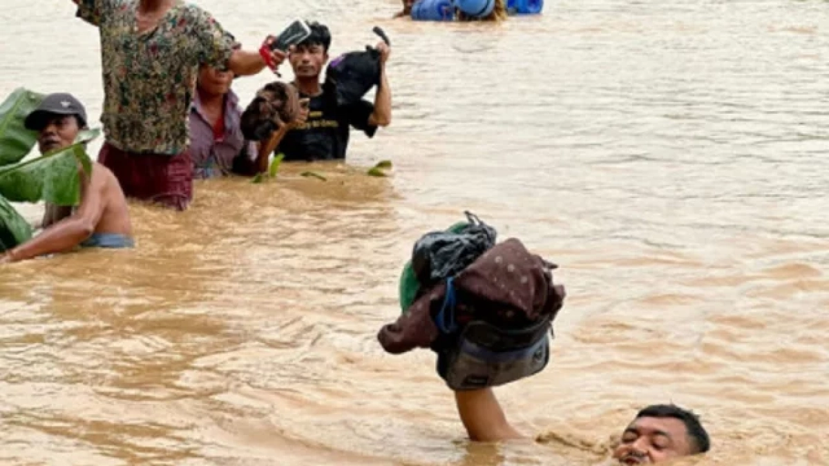 ভয়াবহ বন্যায় ও ভূমিধসে ৪০০ মানুষের প্রাণহীন