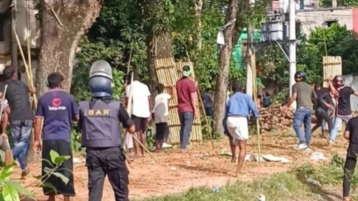 সকাল থেকে দফায় দফায় ভয়াবহ ব্যাপক সংঘর্ষ, আহত পুলিশসহ অনেক