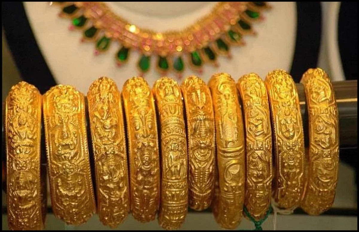 দুদিনের ব্যবধানে সোনার দাম আকাশ ছোঁয়া