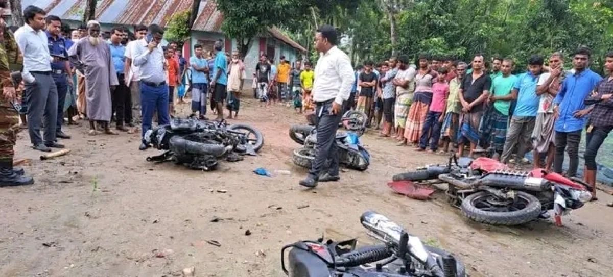 ভয়াবহ পরিস্থিতি খবর পেয়ে পুলিশসহ সেনাবাহিনী ঘটনাস্থলে ছুটে এলো