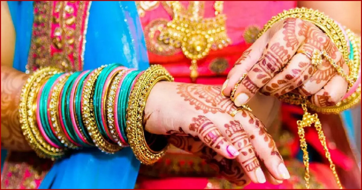 গড়ের গতিতে বেড়েই চলেছে সোনার দাম