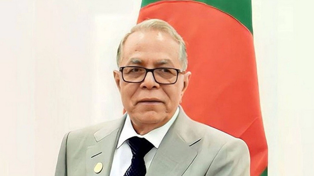 হত্যা মামলার পর হঠাৎ দেশ ছাড়লেন সাবেক রাষ্ট্রপতি আবদুল হামিদ