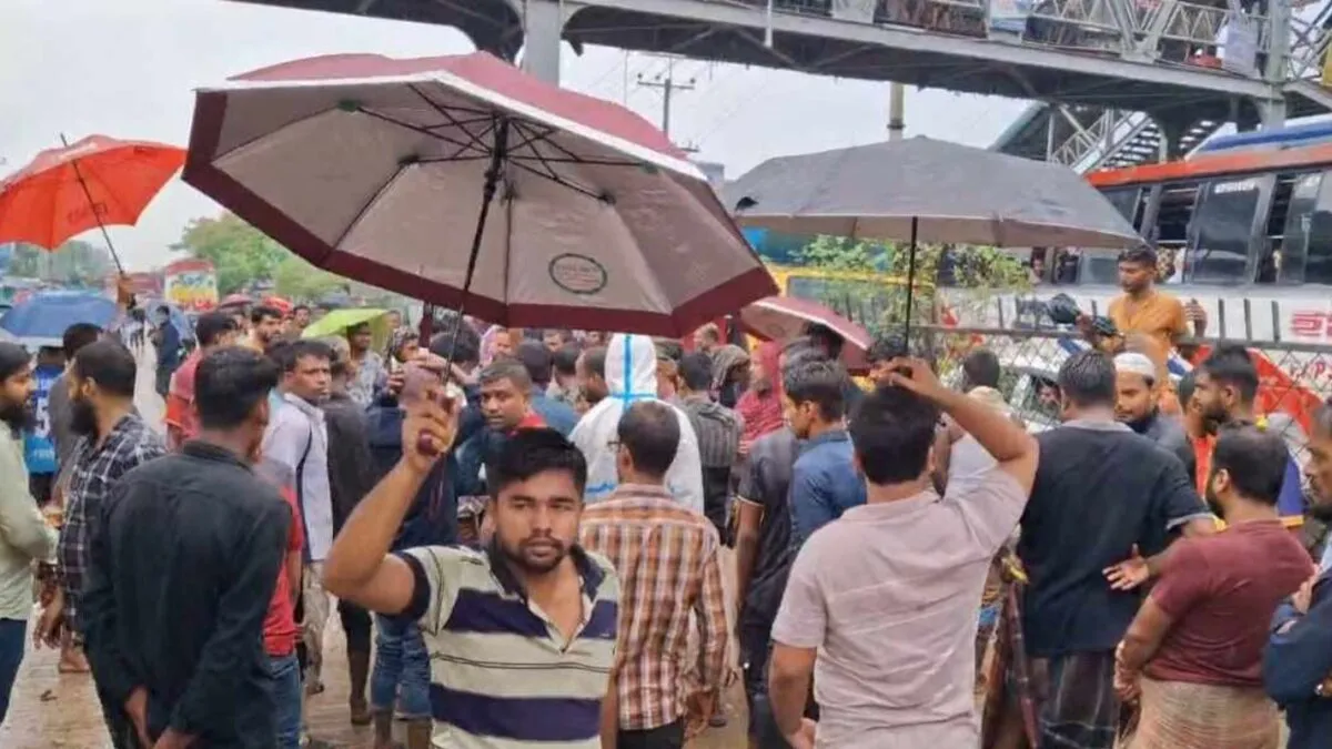 চাঁদা না পেয়ে বাস ভাঙলেন আওয়ামী লীগ নেতারা