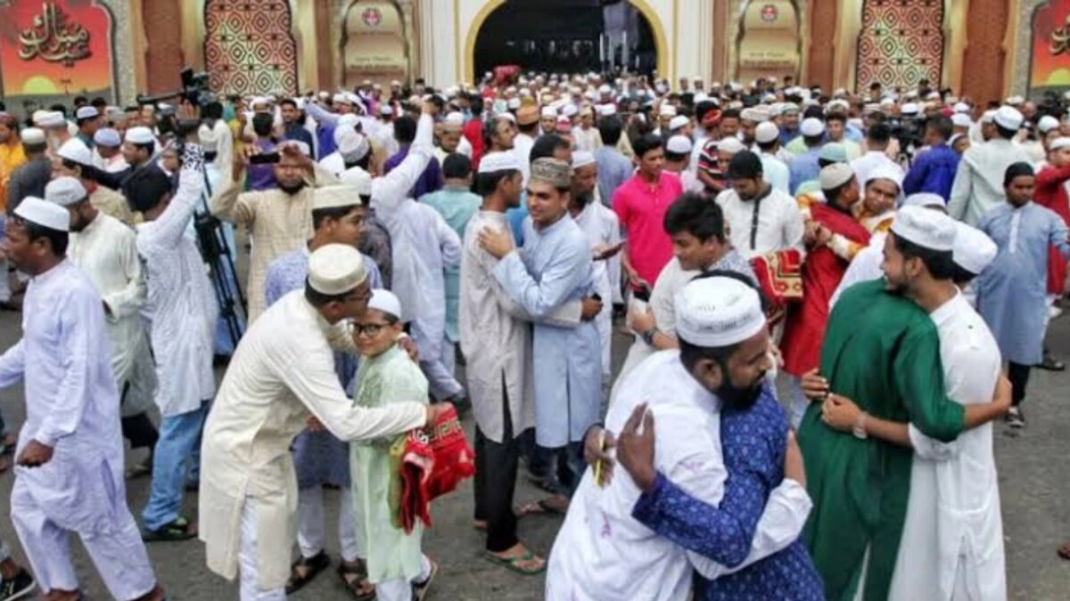 ঈদের নামাজ নিয়ে দ্বন্দ্বে বোমা হামলা