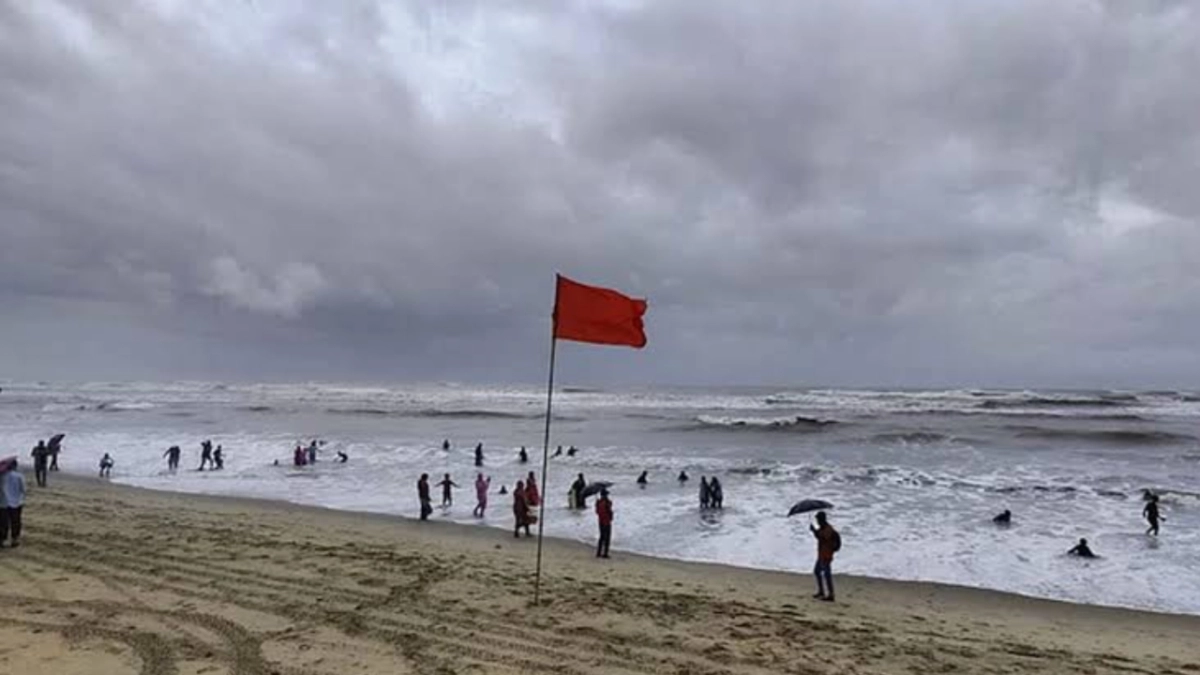 সাগরে লঘুচাপ, ৩ নম্বর সতর্ক সংকেত চার বন্দরে