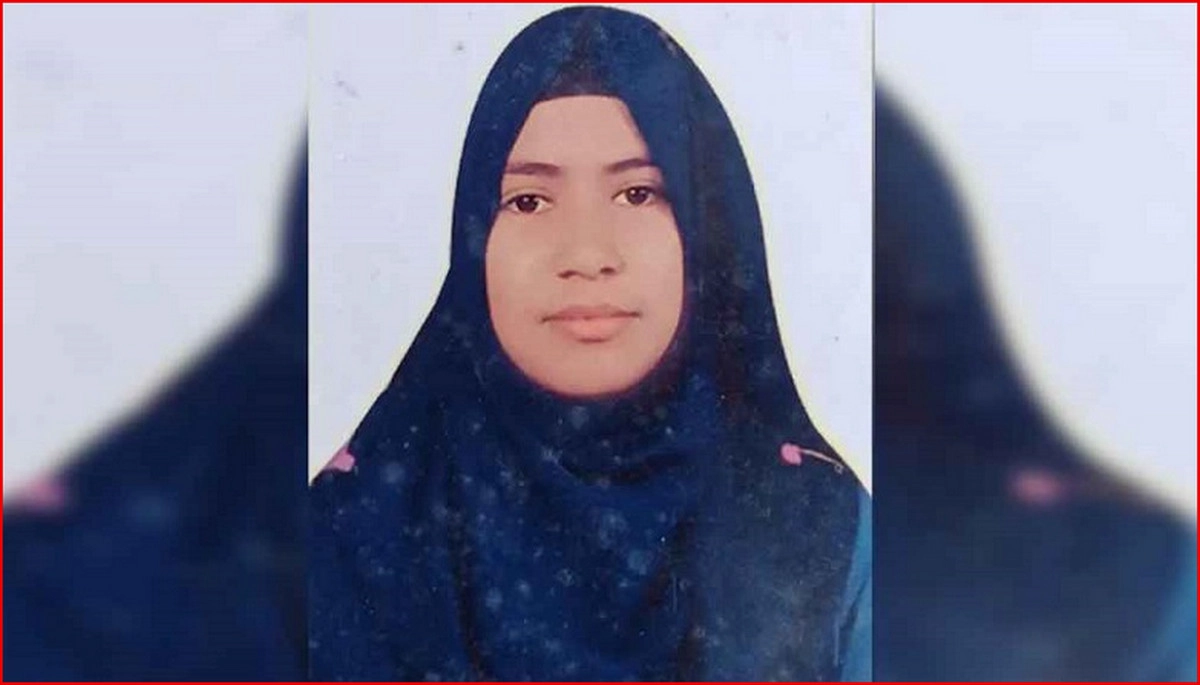 বাড়ি ফিরে মায়ের নিথর মরদেহ দেখল মেয়ে