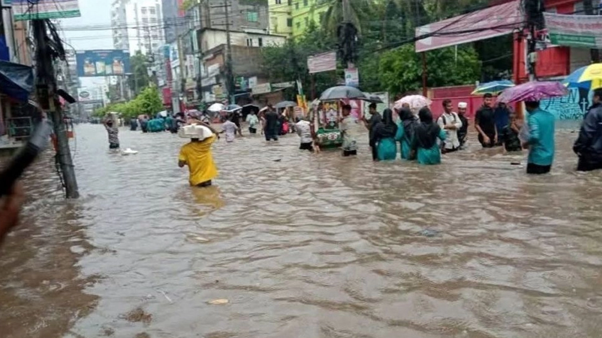 টানা বৃষ্টিতে ভেসে যাচ্ছে ফেনী, ভাঙনে প্লাবিত ৪০ গ্রাম