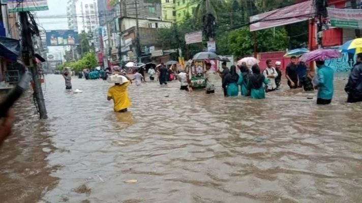 টানা বৃষ্টিতে ভেসে যাচ্ছে ফেনী, ভাঙনে প্লাবিত ৪০ গ্রাম