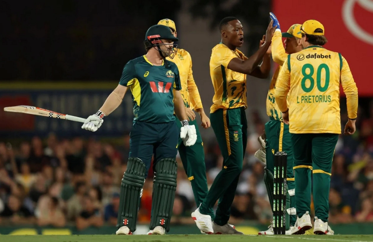 দক্ষিণ আফ্রিকাকে ১৭ রানে হারাল অস্ট্রেলিয়া