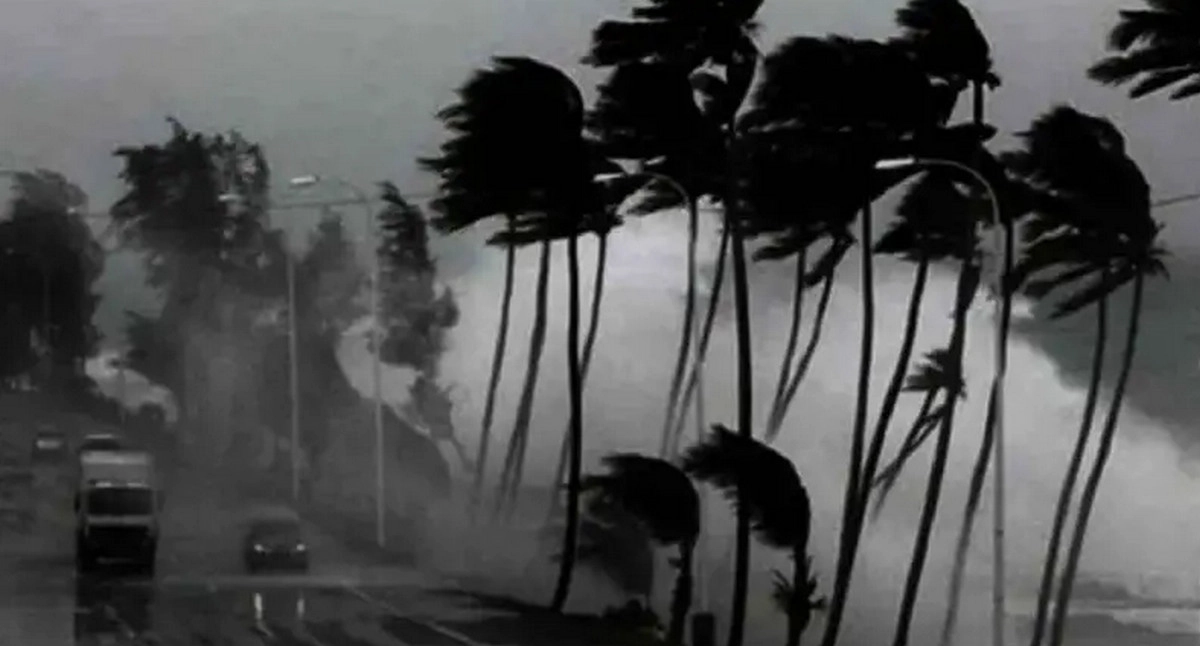 আজ রাতে ঝড় আসছে, ১১ অঞ্চলে জারি সতর্ক সংকেত