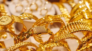 দেশে স্বর্ণের দামে বড় লাফ: ভরি প্রতি বাড়ল ২৪০৩ টাকা