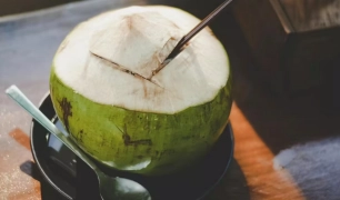 ডাবের পানি খেলেই বিপদ যেসব মানুষের