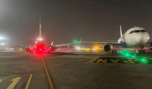 বিমানবন্দরে রানওয়েতে দুই বিমানের ধাক্কা