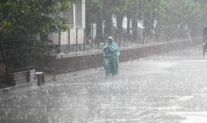 সারাদেশে পাঁচ দিন বৃষ্টির সম্ভাবনা: কালবৈশাখী ও বজ্রপাতের সতর্কতা