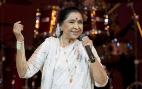 আশা ভোসলের বিপুল সম্পদের উত্তরাধিকার কে