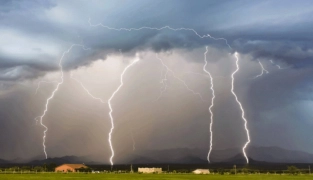 দেশজুড়ে বজ্রপাতে ৫ জনের মৃত্যু