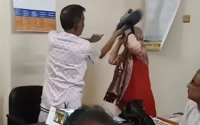 কলেজে ঢুকে শিক্ষিকাকে জুতাপেটা করলেন বিএনপি নেতা (ভিডিও)