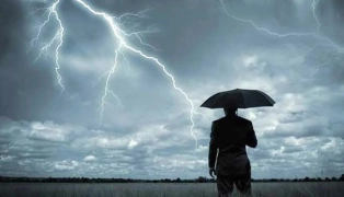 দুপুরের আগেই দেশের ৮ অঞ্চলে ঝড়-বৃষ্টির শঙ্কা