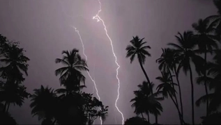 দুপুরের আগেই ১৩ অঞ্চলে ঝড়-বৃষ্টির শঙ্কা